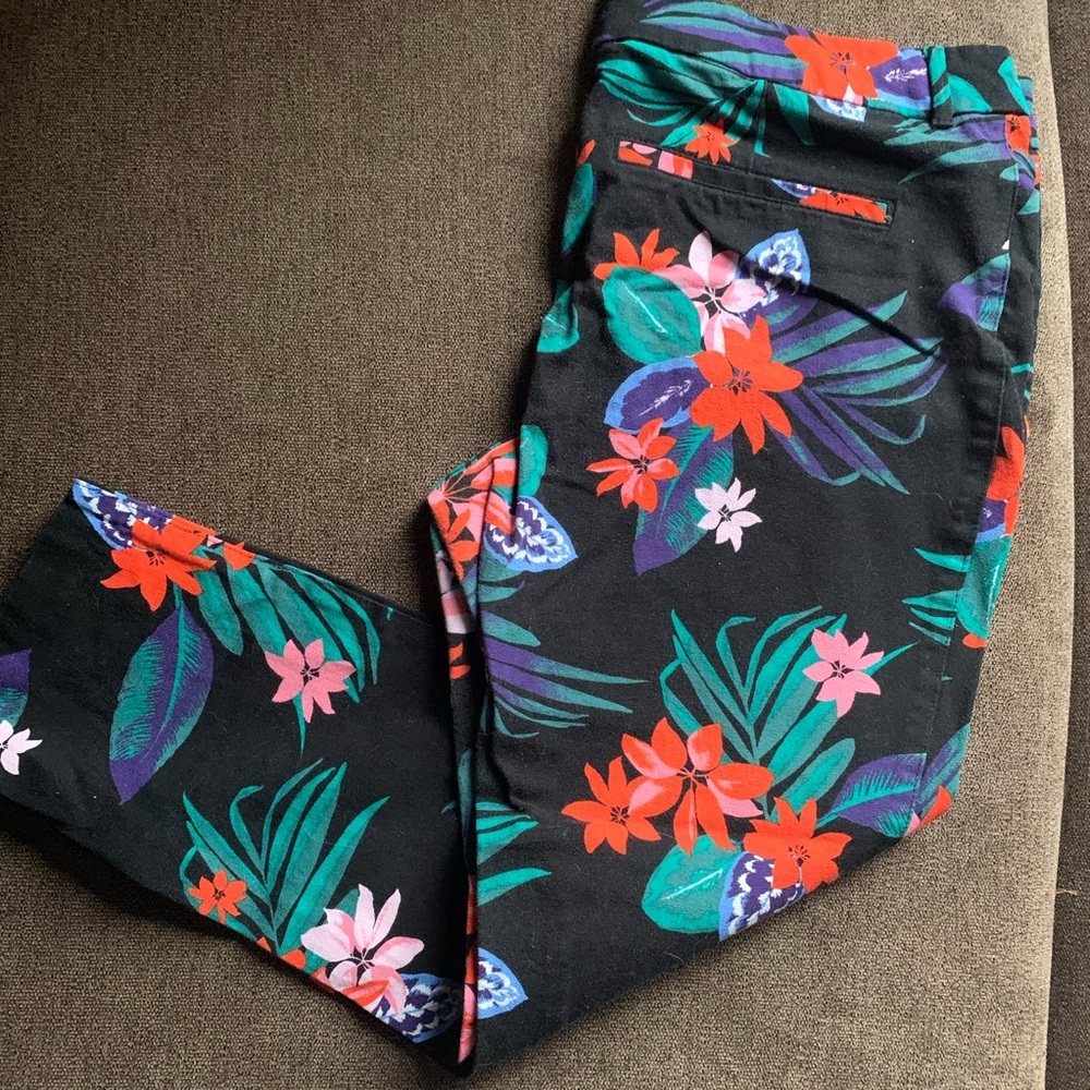 Old Navy Floral Pixie Capri